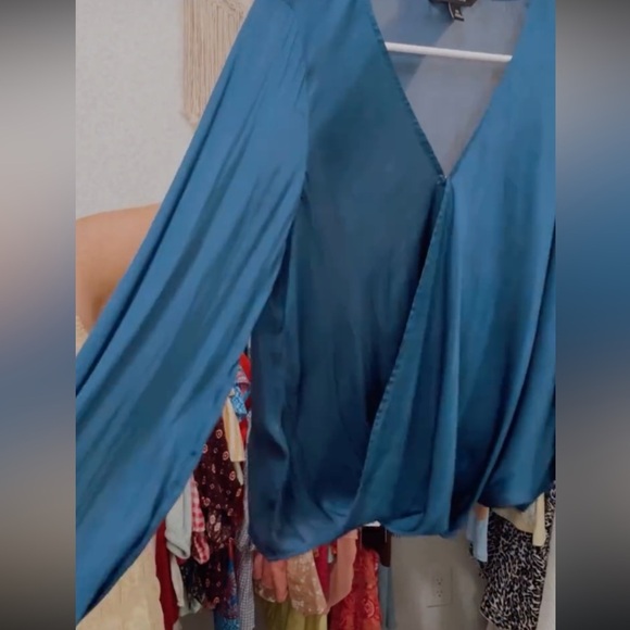 BANANA REPUBLIC SOFT SATIN WRAP-EFFECT TOP - Picture 2 of 2